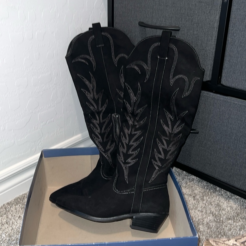 Black cowboy boots